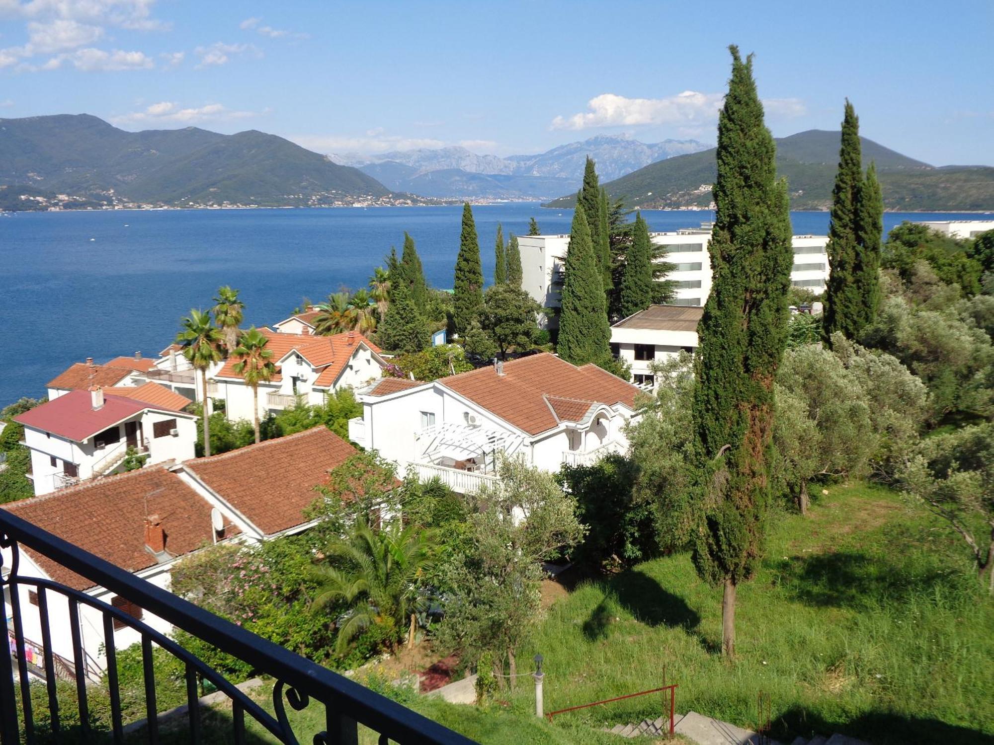 Villa Boka Sunrise Apartments Herceg Novi Exterior photo